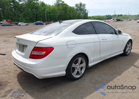 2013 Mercedes-Benz C 250 из США, поврежденный, VIN WDDGJ4HB5DF995845